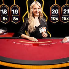 Tampilan permainan Fortune Mouse dengan grid gulungan dan simbol-simbol tematik di rajabola22
